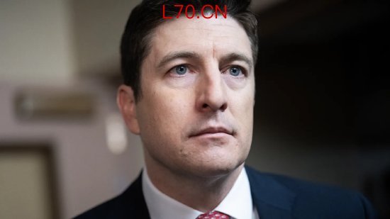 2026 年 3 月 25 日周三，威斯康星州共和党众议员布莱恩・斯泰尔在美国国会大厦众议院共和党会议会场外接受记者采访。